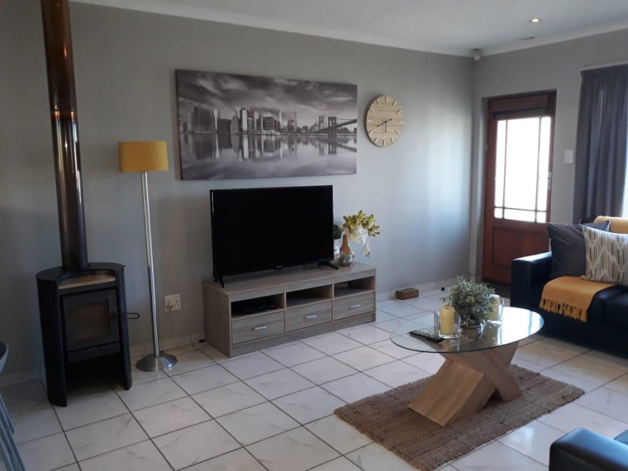 To Let 3 Bedroom Property for Rent in Parsonsvlei Eastern Cape